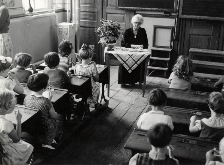 "Dutch Classroom Around 1950" © Nationaal Archief; public domain