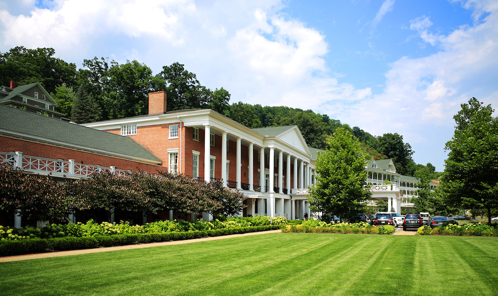 "Bedford Springs Hotel Historic District" © N.V. Deremer; Creative Commons license