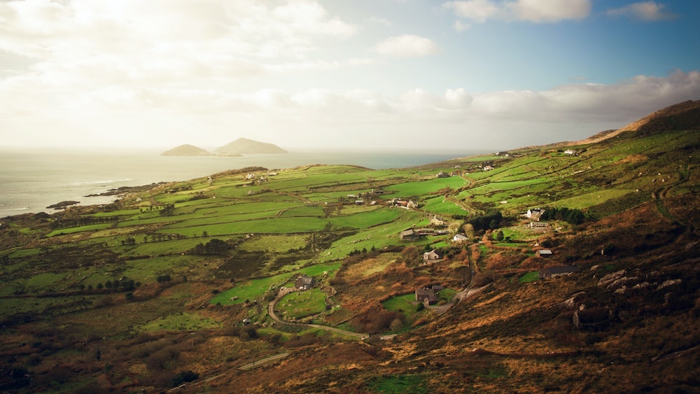 “Ring of Kerry Lookout and Car Park, Ireland” © Nils Nedel; public domain