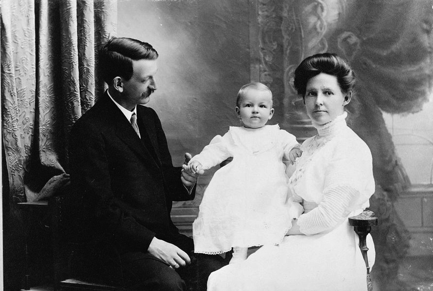 Whiting Family Portrait (1911)